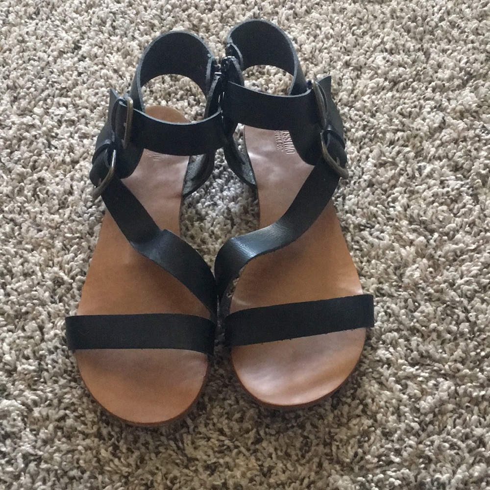 Black sandals
